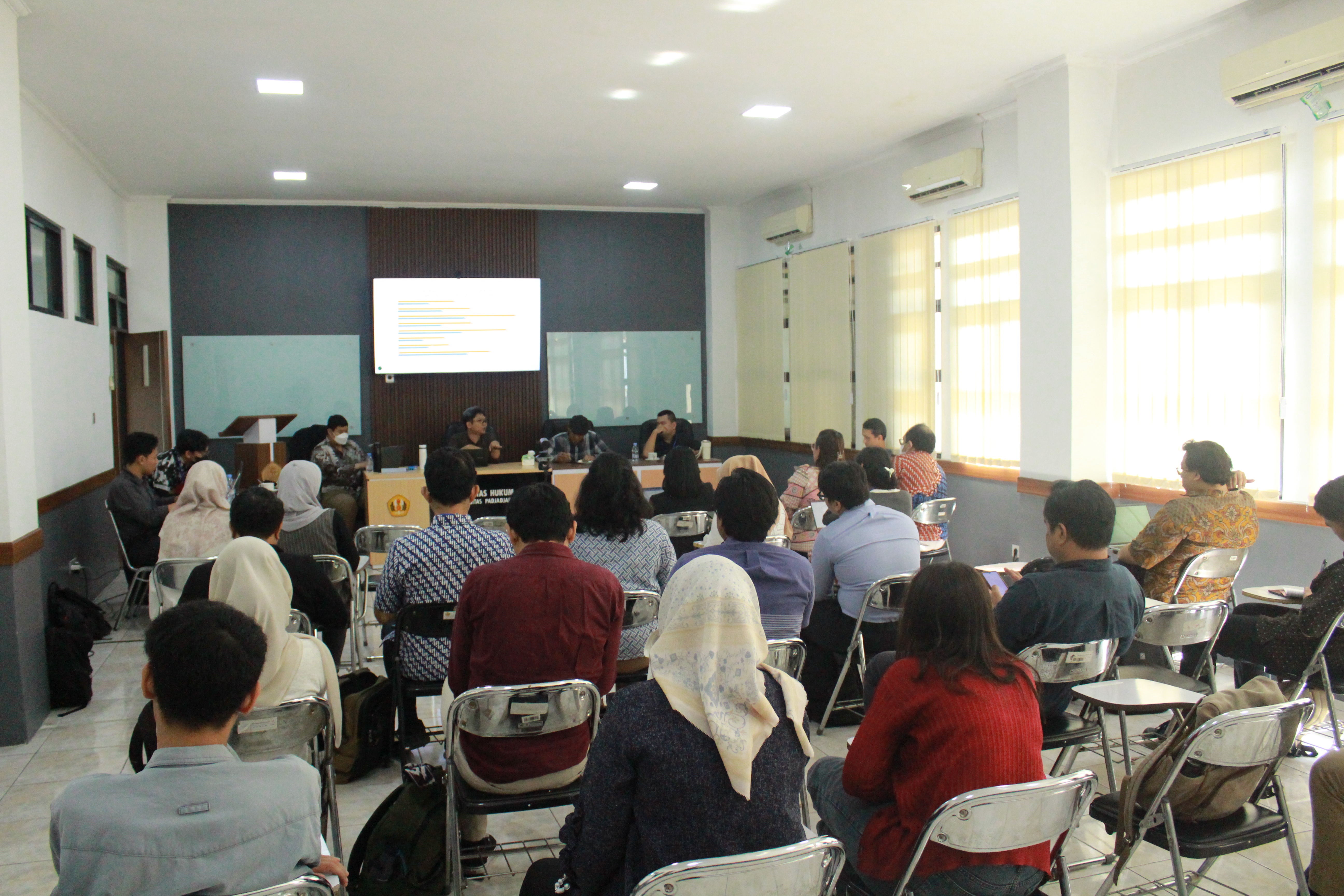 Diskusi Panel 3 dengan tajuk “Korupsi Legislasi dan Krisis Representasi”