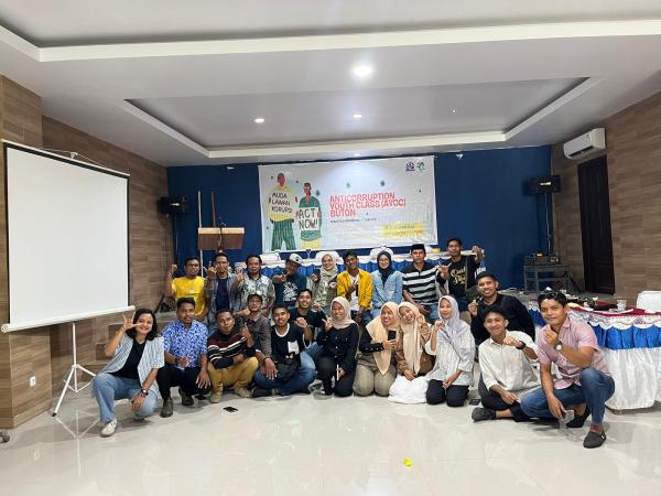 Dokumentasi ICW: foto bersama perserta AYOC Buton 2025