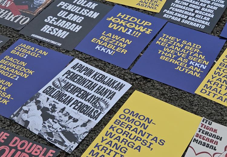 Poster Aksi Satu Tahun Pemerintahan Prabowo Gibran. Foto oleh Maulana Ali Firdaus.